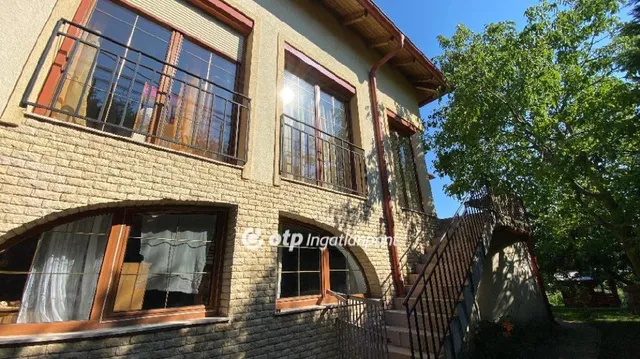 Budakeszi eladó családi ház 9+1 fél szobás: 269 millió Ft