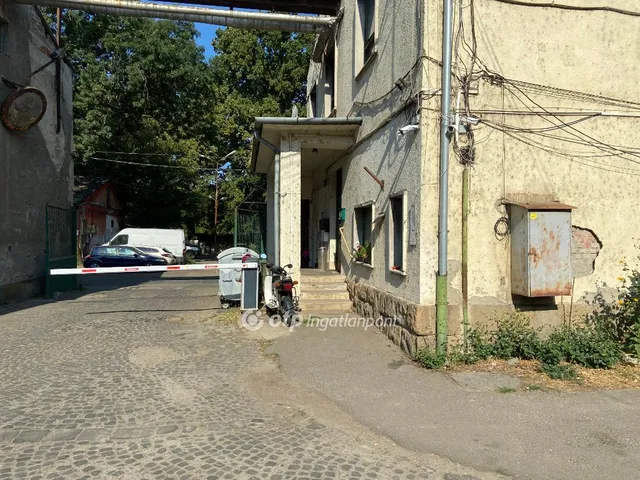 Kiadó kereskedelmi és ipari ingatlan Budapest IV. kerület, Zsilip utca 212 nm