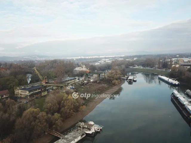 Kiadó kereskedelmi és ipari ingatlan Budapest IV. kerület 330 nm