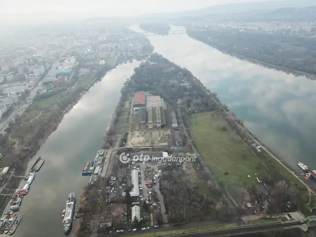 Kiadó kereskedelmi és ipari ingatlan Budapest IV. kerület, Zsilip utca 330 nm