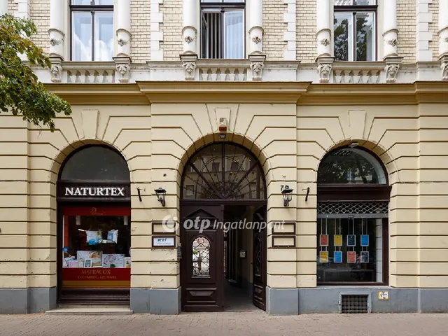 Kiadó kereskedelmi és ipari ingatlan Debrecen, Belváros 196 nm