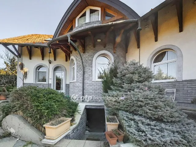 Budapest XVII. kerület eladó családi ház 7+1 fél szobás: 240 millió Ft