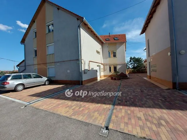 Eladó lakás Pécs, Lakópark 102 nm