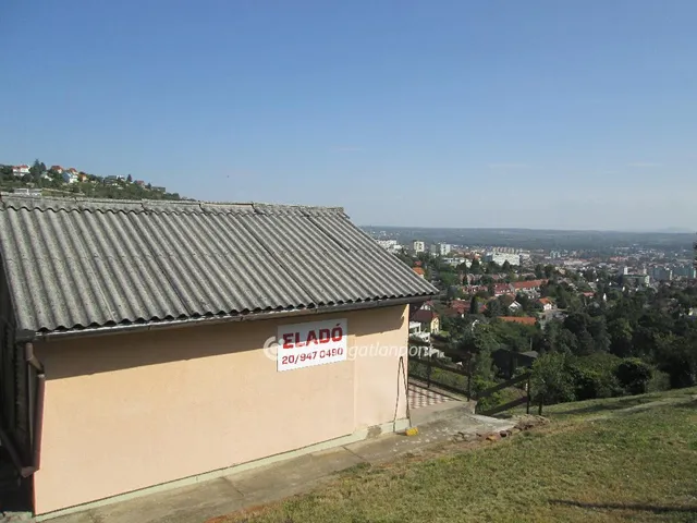 Eladó ház Pécs, Családiházas 30 nm