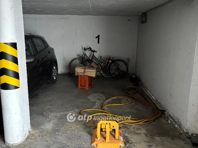 Eladó garázs Győr, Víztükör utca 15 11 nm
