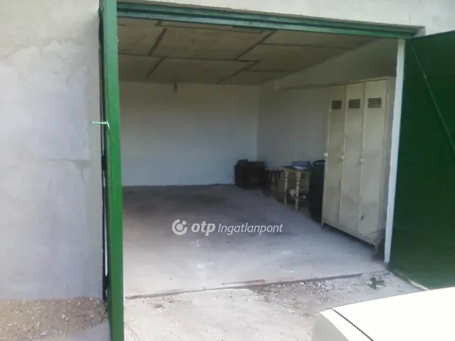 Eladó garázs Miskolc, Petneházi közelében 25 nm