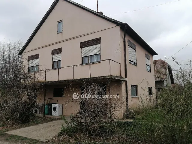 Tiszaföldvár eladó családi ház 3+1 fél szobás: 18,9 millió Ft