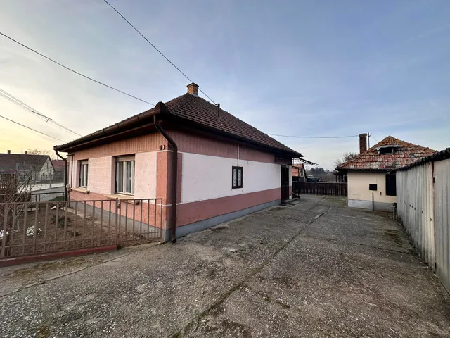 Eladó ház Dánszentmiklós, Rákóczi Ferenc utca 89 nm
