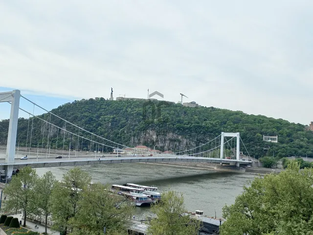 Kiadó kereskedelmi és ipari ingatlan Budapest V. kerület, Belváros 73 nm