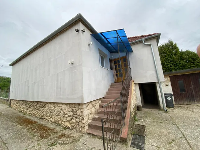 Eladó ház Győrújbarát 120 nm