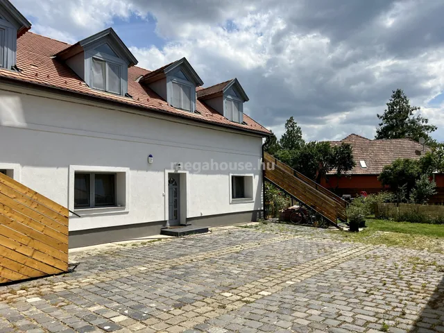 Eladó ház Budaörs 560 nm