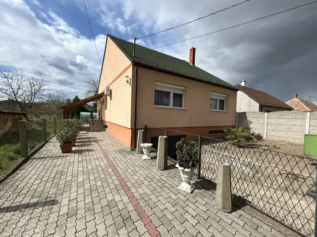 Eladó ház Győr, Likócs 105 nm