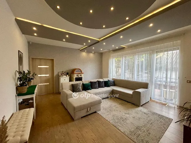 Debrecen eladó családi ház 4+2 fél szobás: 139 millió Ft