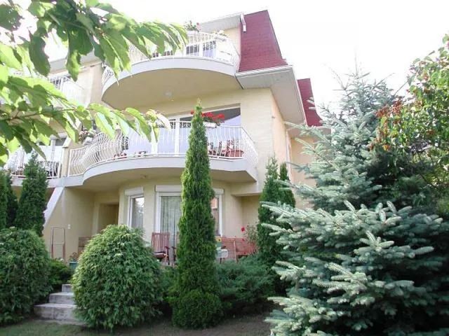 Eladó ház Budapest II. kerület 270 nm
