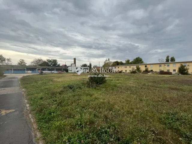Eladó kereskedelmi és ipari ingatlan Székesfehérvár, Palotaváros 2340 nm