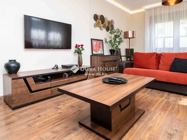 Debrecen eladó családi ház 4+2 fél szobás: 185 millió Ft