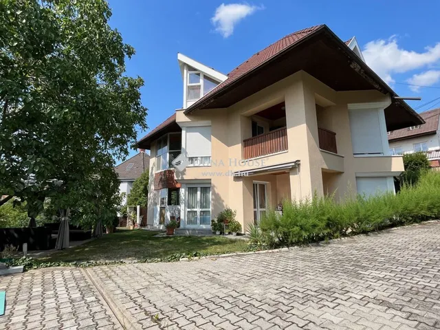 Eladó ház Veszprém, Pajtakert 285 nm
