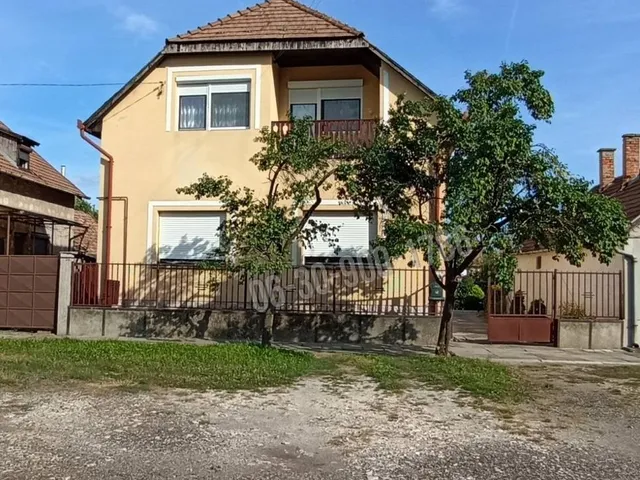 Eladó ház Nagykáta, Bajcsy-Zsilinszky utca 180 nm