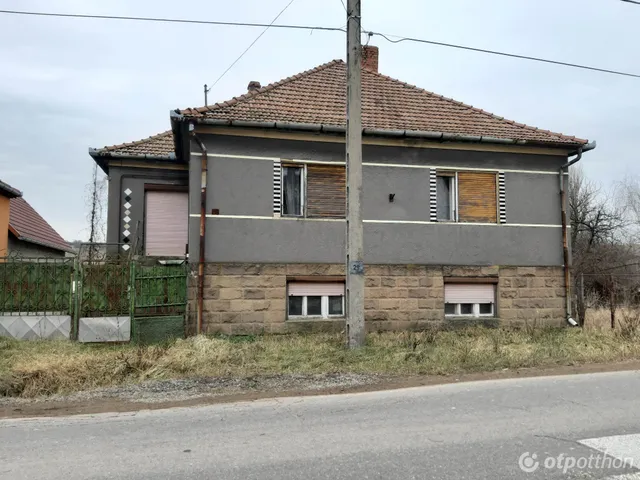 Eladó ház Szomolya, Széchenyi út 111 160 nm