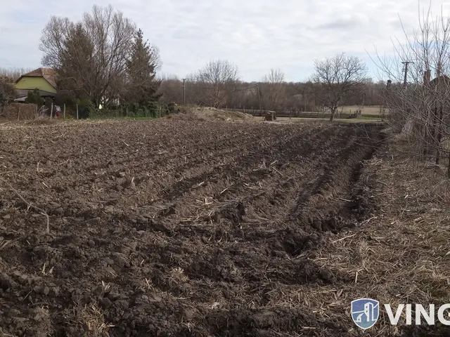 Soponya eladó építési telek 2126 m² telekterületű: 5 millió Ft