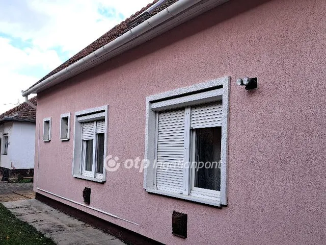 Gyula eladó családi ház 3+4 fél szobás: 82 millió Ft