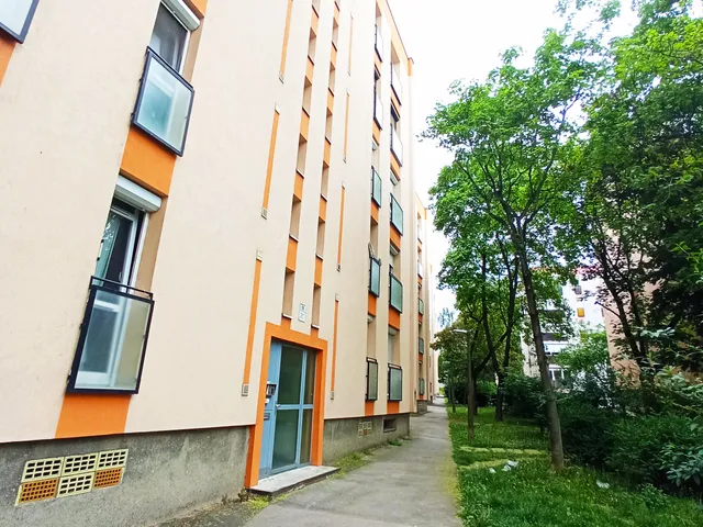 Eladó lakás Pécs, Egyetemváros, Megyeri tér 63 nm