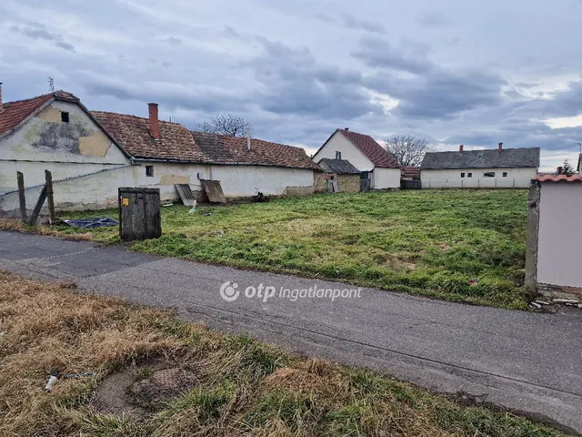 Hajdúszoboszló eladó építési telek 1090 m² telekterületű: 18 millió Ft