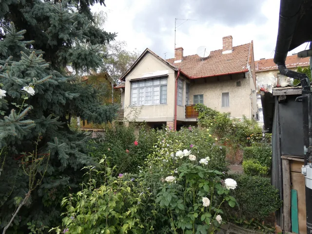 Eladó ház Szeged, Belváros, Nemestakács utca 210 nm