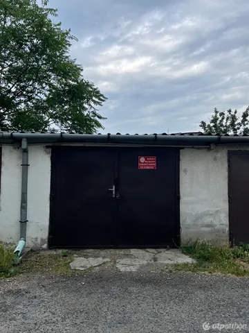 Eladó garázs Győr, Adyváros 17 nm