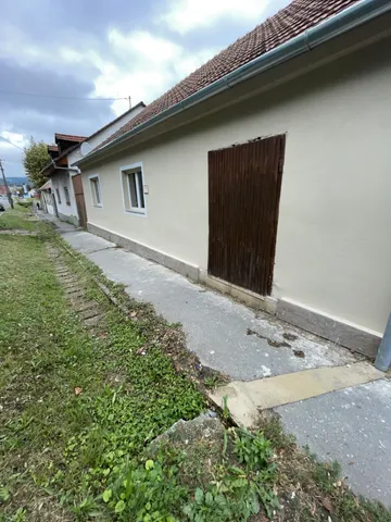Pécs eladó családi ház 3+1 fél szobás: 24,9 millió Ft