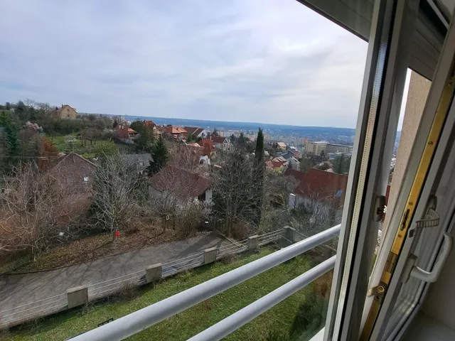 Eladó lakás Pécs, Csoronika 96 nm