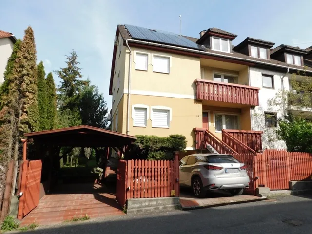 Miskolc eladó családi ház 4+2 fél szobás: 99,99 millió Ft