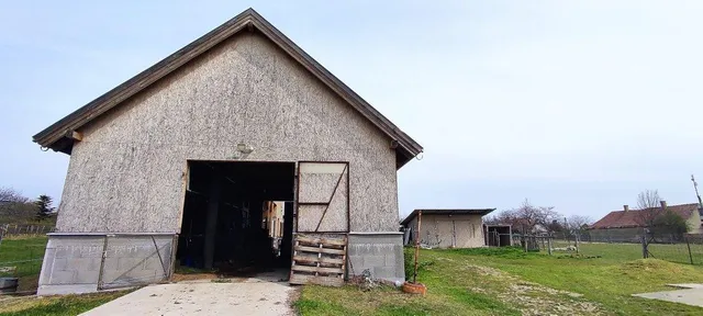 Eladó mezőgazdasági ingatlan Csákvár 108 nm