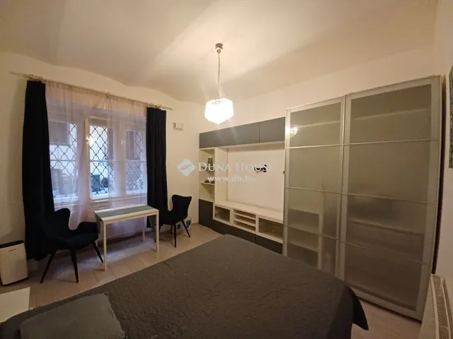 Eladó lakás Budapest II. kerület, Országút 24 nm