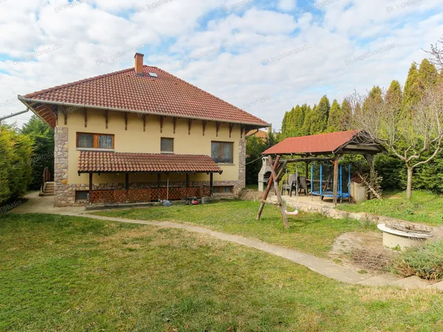 Eladó ház Kistarcsa, Fenyvesliget 190 nm