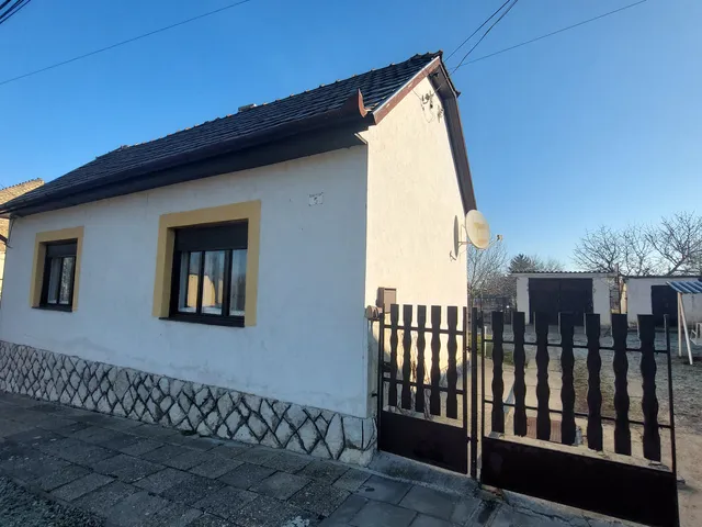 Eladó ház Dombóvár 85 nm