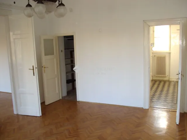 Eladó ház Budapest XII. kerület, Németvölgy 137 nm