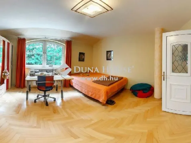 Eladó ház Budapest II. kerület 385 nm