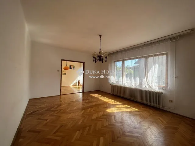 Eladó ház Budapest XVIII. kerület, Szemeretelep 260 nm