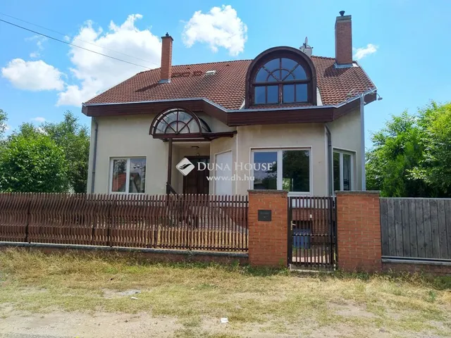 Eladó ház Dunaharaszti 400 nm