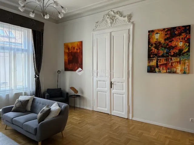 Eladó lakás Budapest VI. kerület, Nagykörúton kívüli terület 100 nm