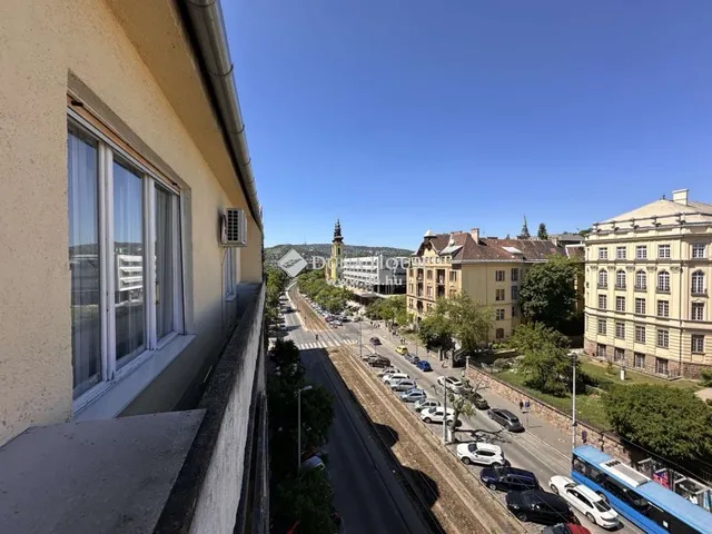 Eladó lakás Budapest XI. kerület 101 nm