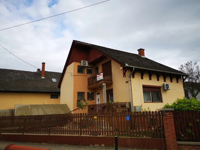 Debrecen eladó családi ház 1+2 fél szobás: 79,9 millió Ft