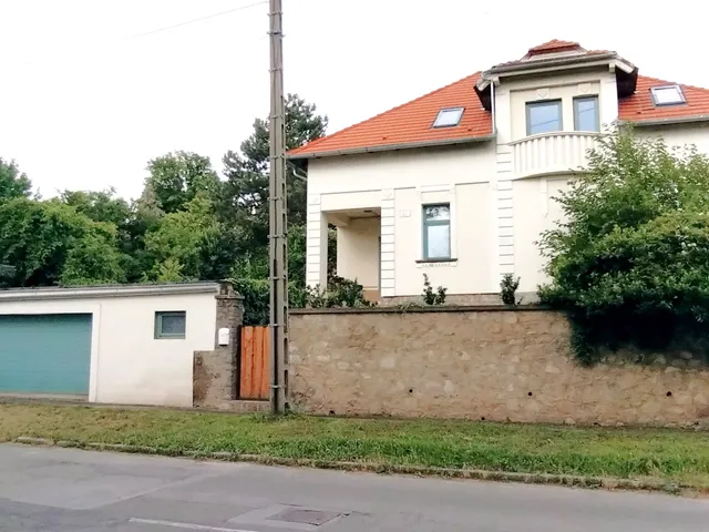 Eladó ház Pécs, Hársfa 175 nm