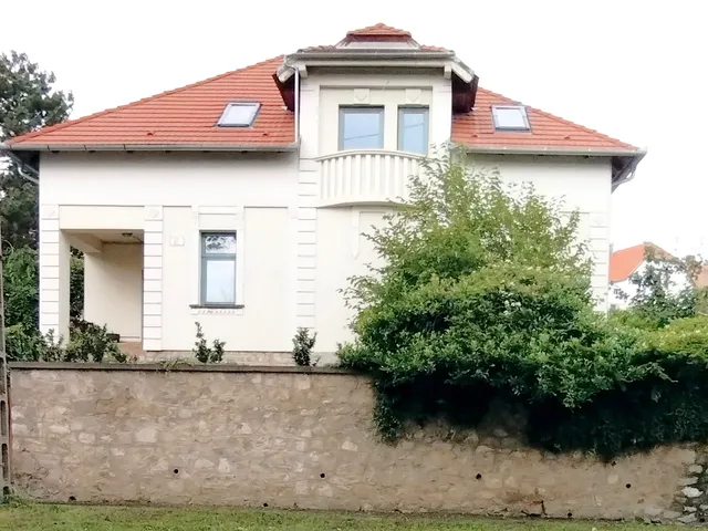 Eladó ház Pécs, Hársfa 175 nm