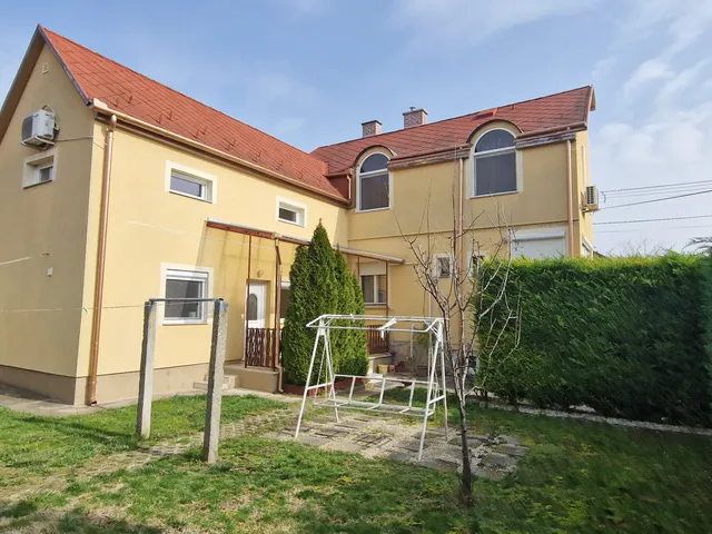 Eladó ház Pécs, Ispitaalja 215 nm