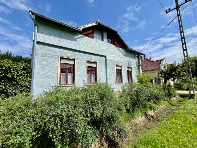 Eladó ház Dombóvár, Szuhajdomb 200 nm
