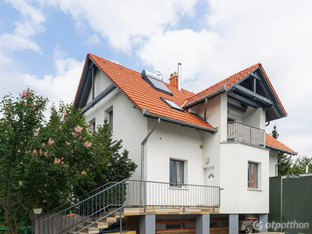 Budapest III. kerület eladó családi ház 5+2 fél szobás: 199 millió Ft