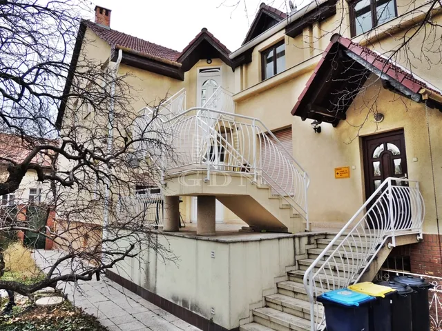 Eladó ház Budapest X. kerület, Óhegy 405 nm