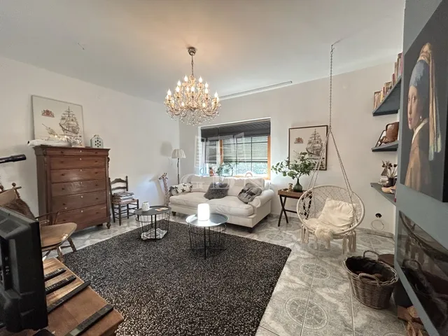 Velence eladó családi ház 5 szobás: 94,3 millió Ft